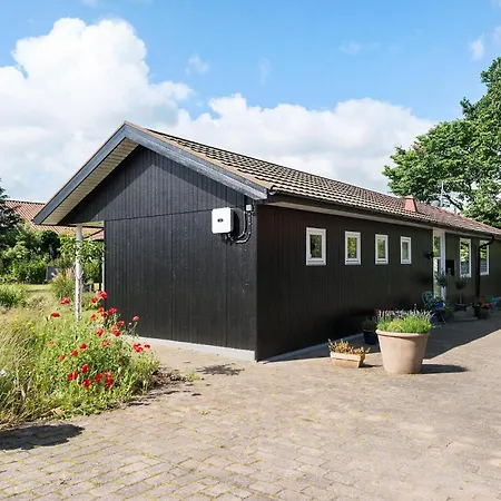 2 Bedroom Lovely Home In Malling * Malling